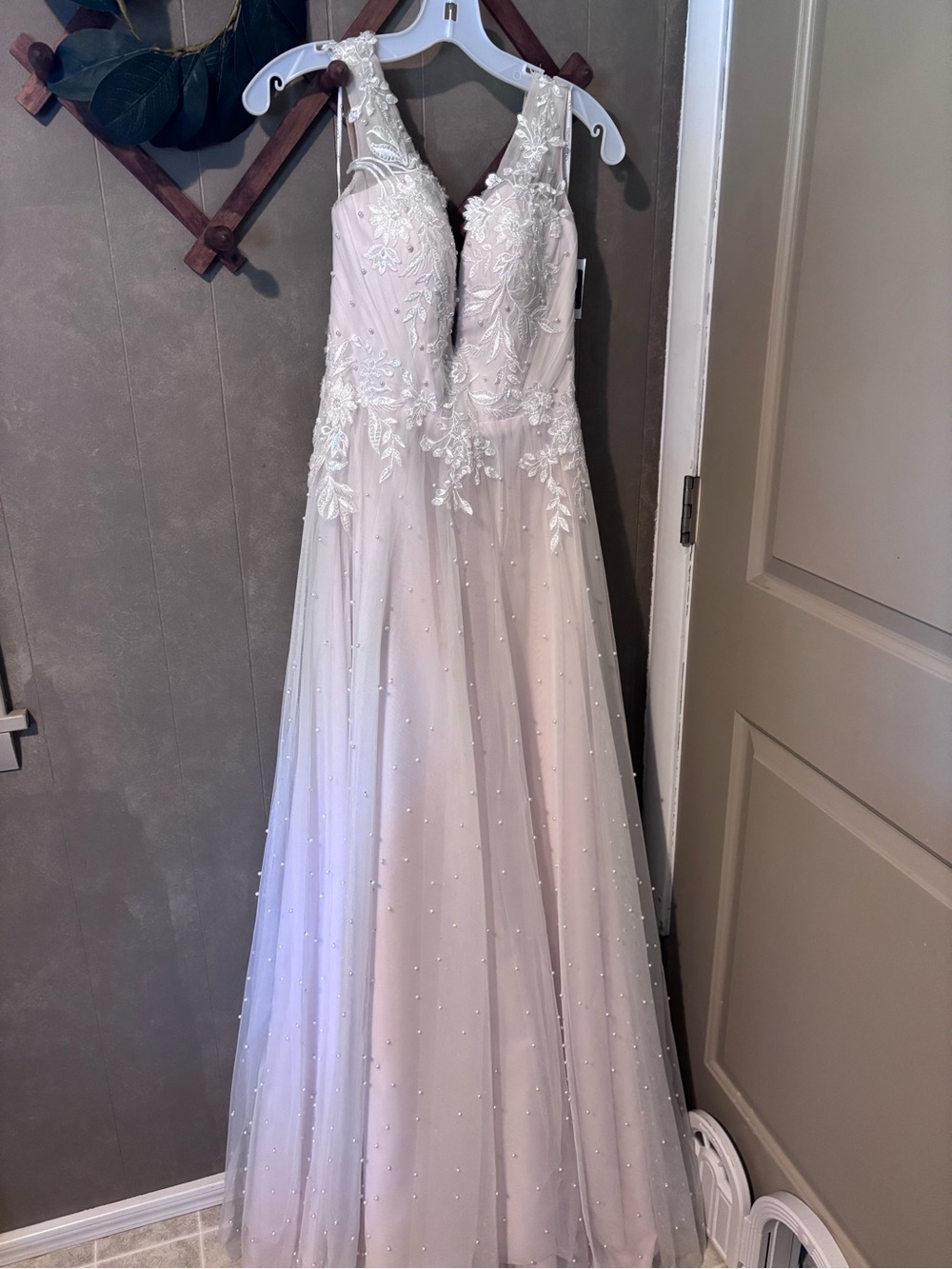 David's Bridal Ivory Lace Appliqué A-Line Wedding Dress